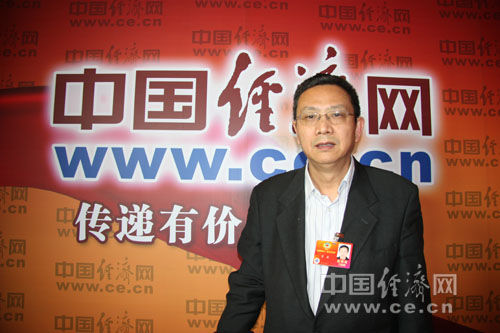 資料圖片:財政部財政科學研究所所長賈康。中國經濟網記者郝紅波/攝 資料圖片:財政部財政科學研究所所長賈康。中國經濟網記者郝紅波/攝