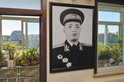 9月3日,在李中權將軍生前的居所內,他曾經親手打理過的綠植在陽臺上仍是一片翠綠。新京報記者 吳江 攝 9月3日,在李中權將軍生前的居所內,他曾經親手打理過的綠植在陽臺上仍是一片翠綠。新京報記者 吳江 攝